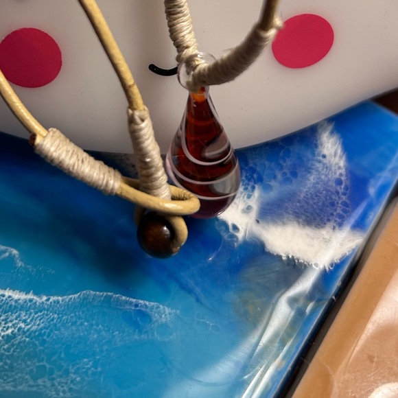 Hemp with Lampwork red swirled glass teardrop pendant - Picture 5 of 12